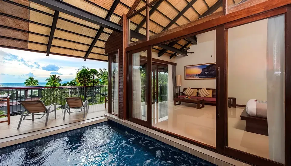 هتل هالیدی انانگ بیچ ریزورت